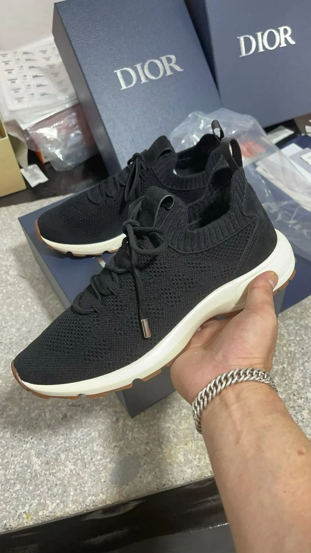 [Dior Dior] Top P: 580💰 Size: 39-44 (customized at 45.46) DIOR Dior B80 Lounge sneakers 2025 autumn and winter men's series new products. The simple silhouette and details are inspired by Dior's haute couture style. They are carefully made of cashmere, sheep wool, mulberry silk mixed jun knitted fabrics. Decorated with Dior's classic cannage pattern. Tonal suede stitching on the back and Dior embossed patch on the tongue enhance the style. TPU foam outsole.